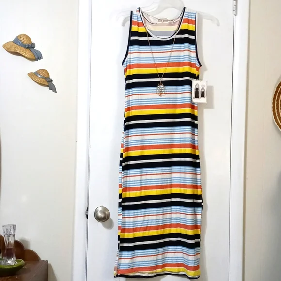 Ladies dresses - Picture 1 of 5